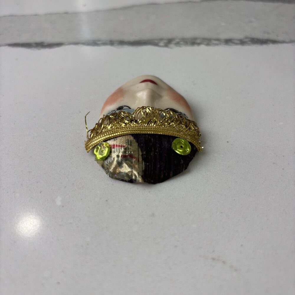 Vtg Porcelain Pin Brooch Art Deco Woman’s Face Handpainted Flapper Girl Artsy - Picture 4 of 7